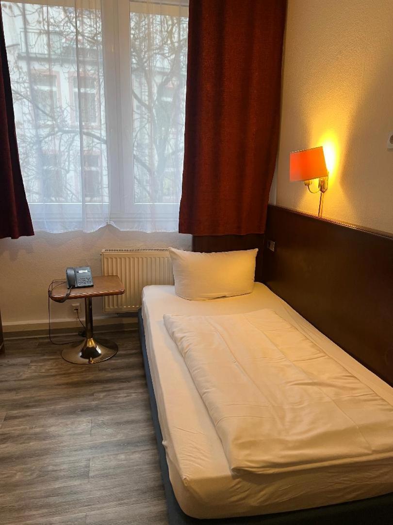 Hotel Apollo à Francfort-sur-le-Main Extérieur photo